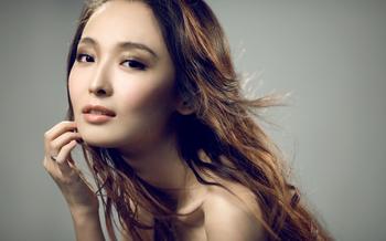 �ƾ�ר����Ƶ����½���һ���ɻ��Ӷ�Ա�򲡴��� Ӣ�۴�����Ļ...